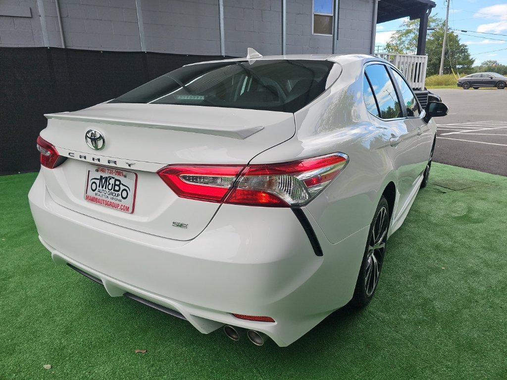 Used 2020 Toyota Camry SE FWD image 3