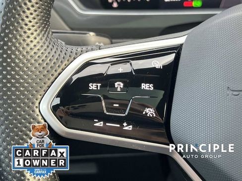 Certified 2022 Volkswagen Tiguan SE R-Line image 18