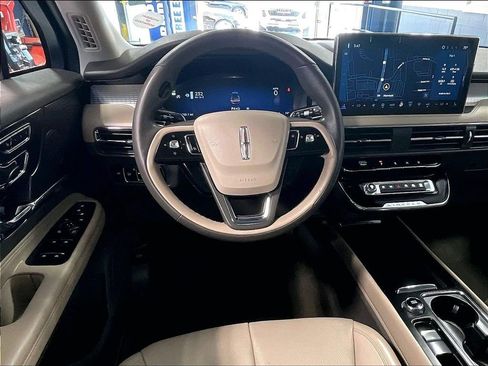 Used 2024 Lincoln Corsair AWD w/ Equipment Group 101A image 18