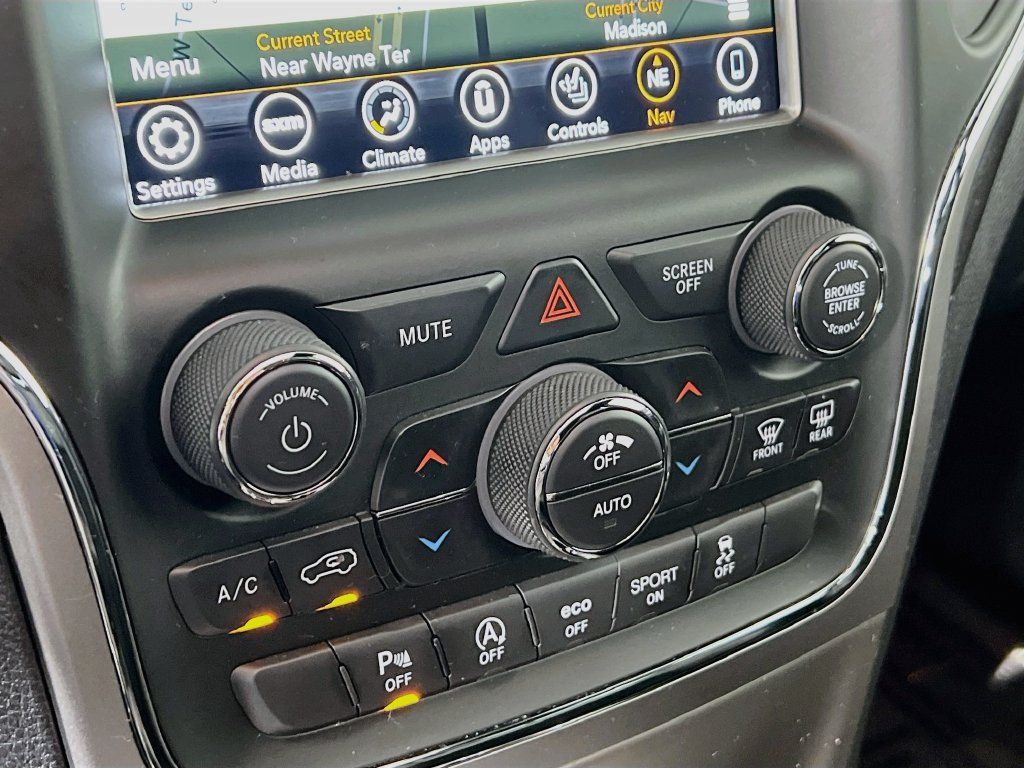 Used 2018 Jeep Grand Cherokee Altitude AWD/4WD image 15