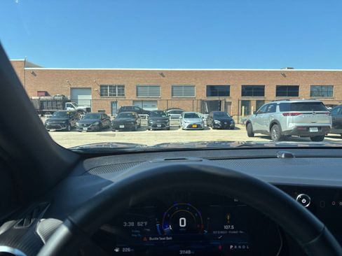 Used 2025 Chevrolet Equinox LT FWD image 32
