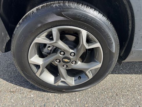 Used 2025 Chevrolet Trax LT w/ LT Convenience Package image 29