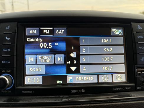 Used 2015 Chrysler Town & Country Touring w/ Driver Convenience Group image 28