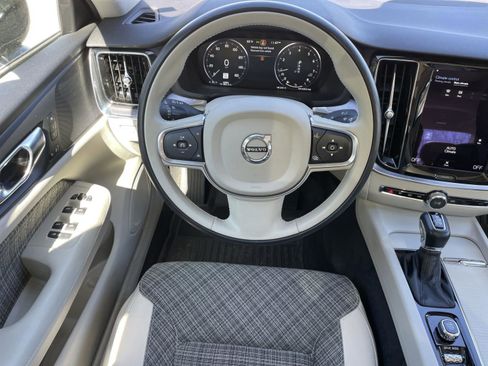 Used 2021 Volvo S60 T5 Momentum w/ Protection Package Premier image 8