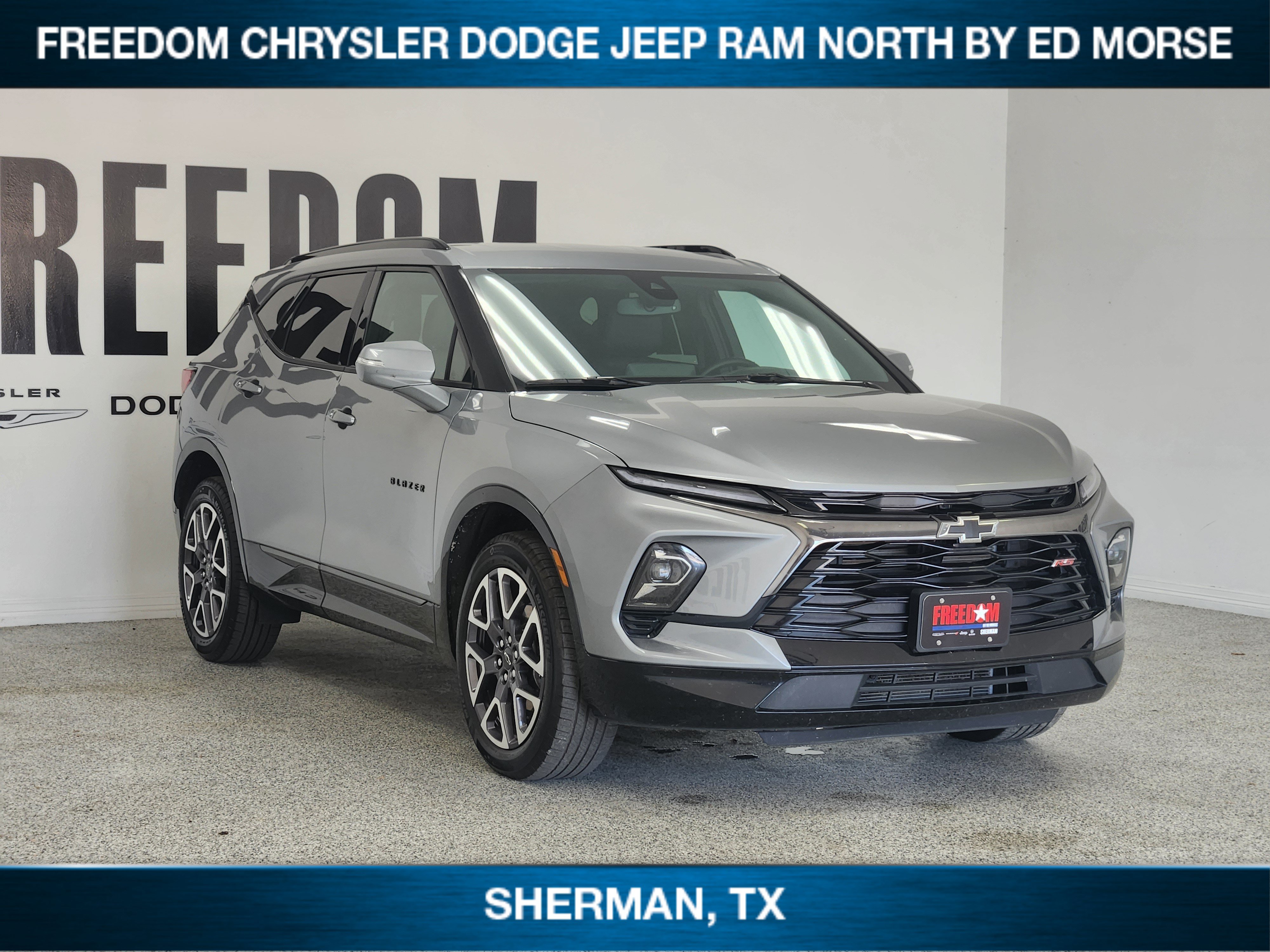 Used 2025 Chevrolet Blazer RS FWD image 2