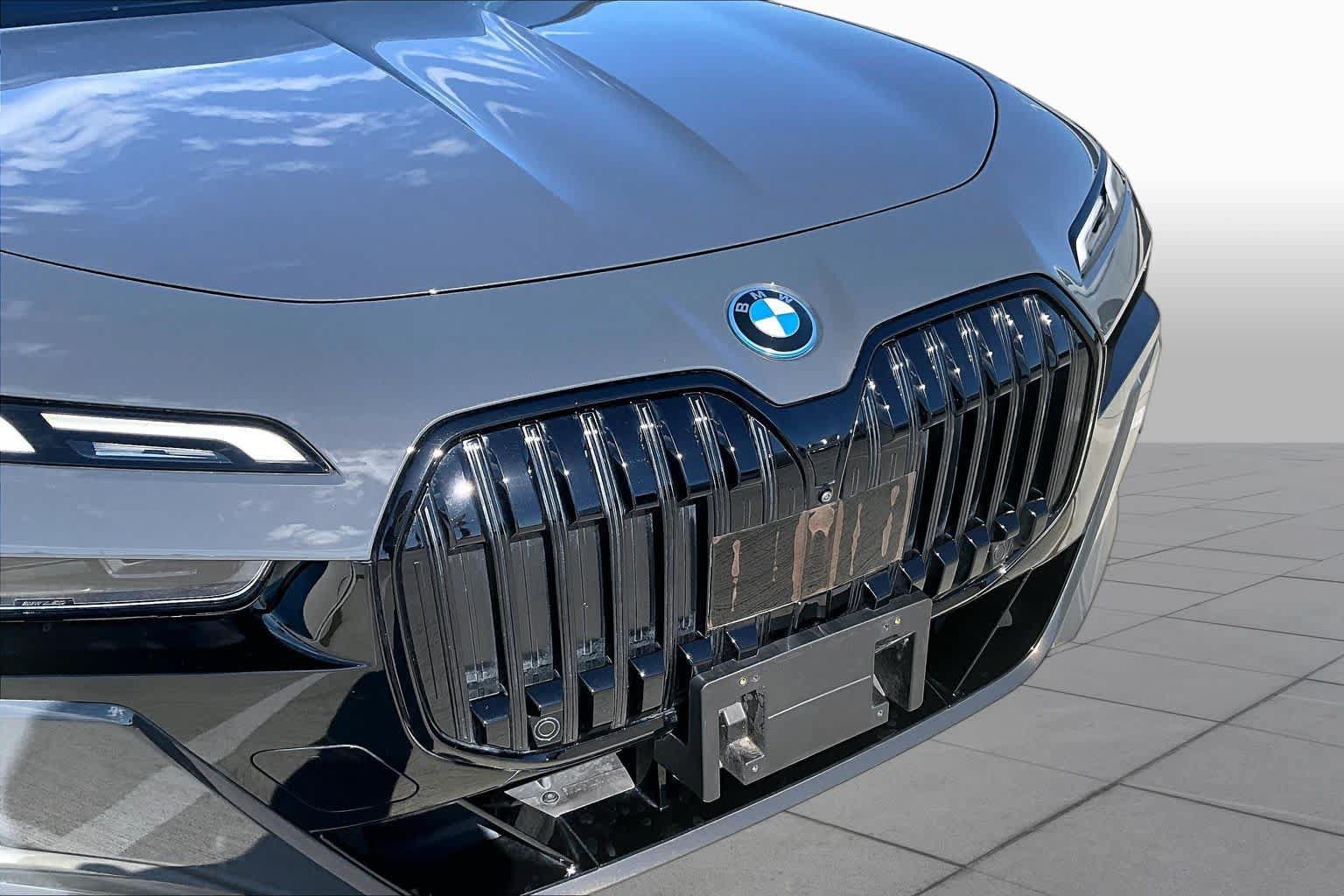 Used 2023 BMW i7 xDrive60 AWD/4WD image 28