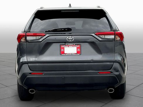 Used 2021 Toyota RAV4 XLE FWD image 5
