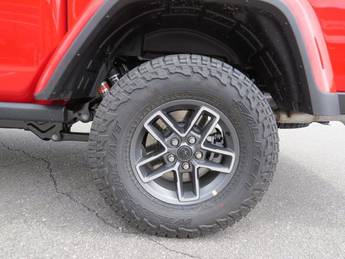 New 2025 Jeep Gladiator Mojave image 12