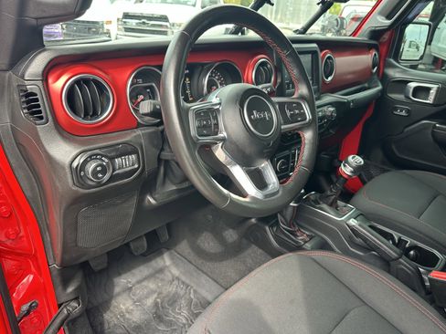 Used 2021 Jeep Gladiator Rubicon w/ Cold Weather Group image 15