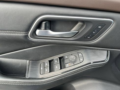 Used 2021 Nissan Rogue SL w/ Premium Package image 10