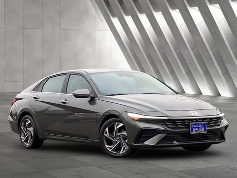 Used 2024 Hyundai Elantra Limited image 2