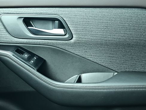 Certified 2023 Nissan Rogue SV AWD/4WD image 29
