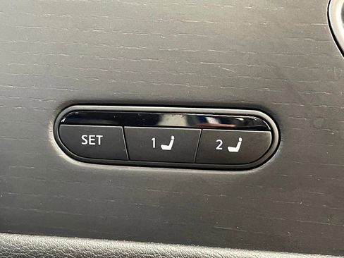 Used 2025 INFINITI QX80 Sensory image 34