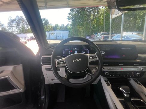 Used 2025 Kia Telluride S image 8