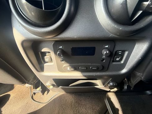 Used 2005 HUMMER H2 SUT w/ Preferred Equipment Group AWD/4WD image 13