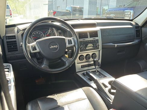 Used 2009 Jeep Liberty Limited w/ Premium Group II AWD/4WD image 17