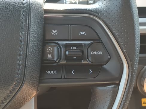 Used 2025 Toyota 4Runner TRD Off-Road Premium AWD/4WD image 25