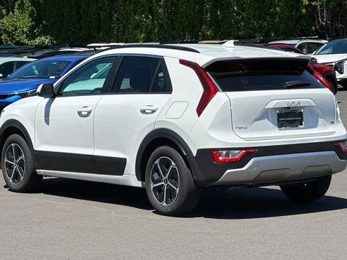 Certified 2025 Kia Niro LX FWD image 6