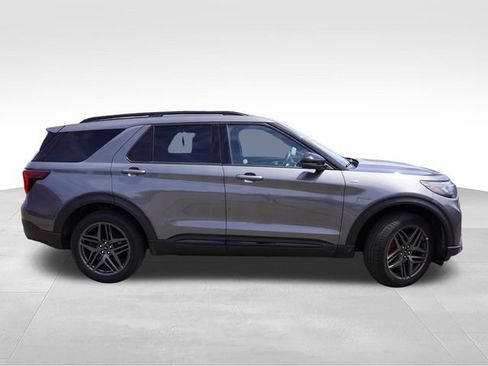 Used 2025 Ford Explorer ST-Line w/ ST-Line Street Pack AWD/4WD image 2
