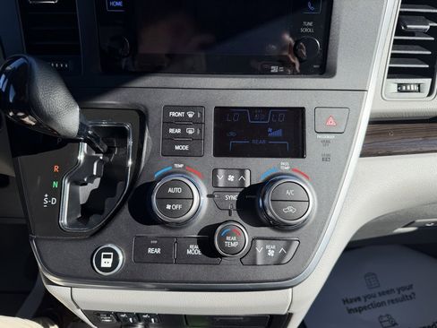 Used 2017 Toyota Sienna XLE image 18
