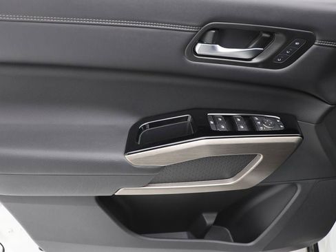 Used 2023 Nissan Pathfinder Platinum image 13