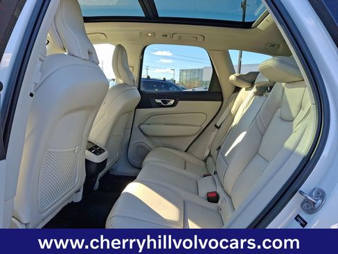 Certified 2022 Volvo XC60 B6 Inscription w/ Advanced Package image 11