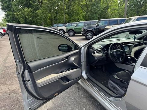 Used 2018 Toyota Camry LE FWD image 11