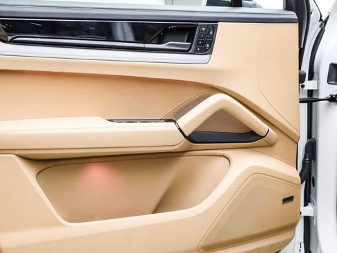 Used 2025 Porsche Cayenne S image 24