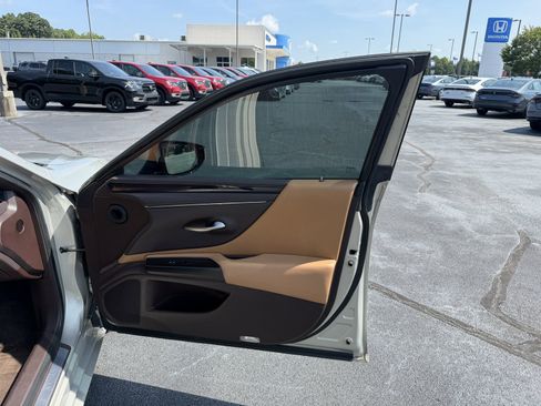 Used 2019 Lexus ES 350 w/ Premium Package FWD image 15