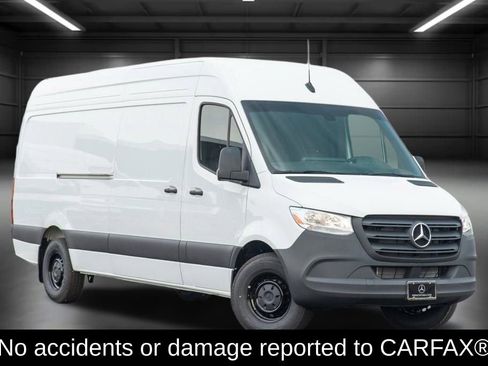 Used 2024 Mercedes-Benz Sprinter 2500 image 2