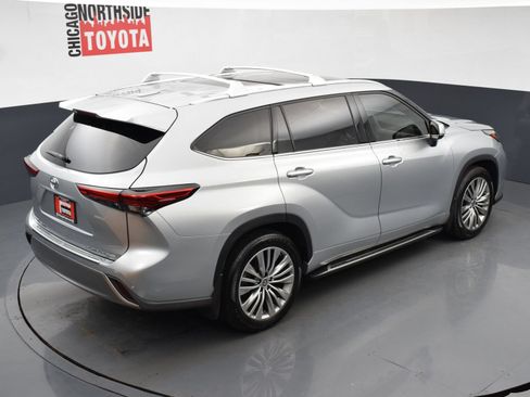 Used 2022 Toyota Highlander Platinum AWD/4WD image 32