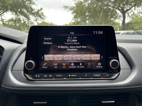 Used 2025 Nissan Rogue SV FWD image 20