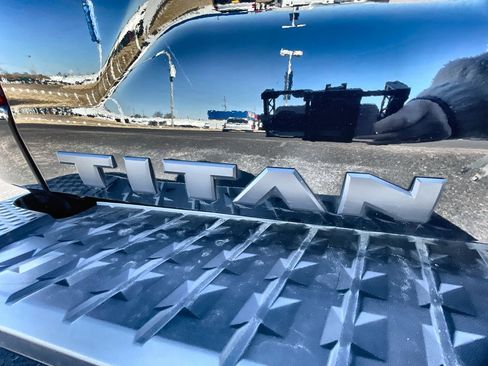 Used 2024 Nissan Titan SV w/ SV Convenience Package image 29