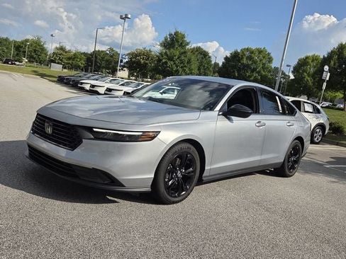 Used 2025 Honda Accord SE image 5