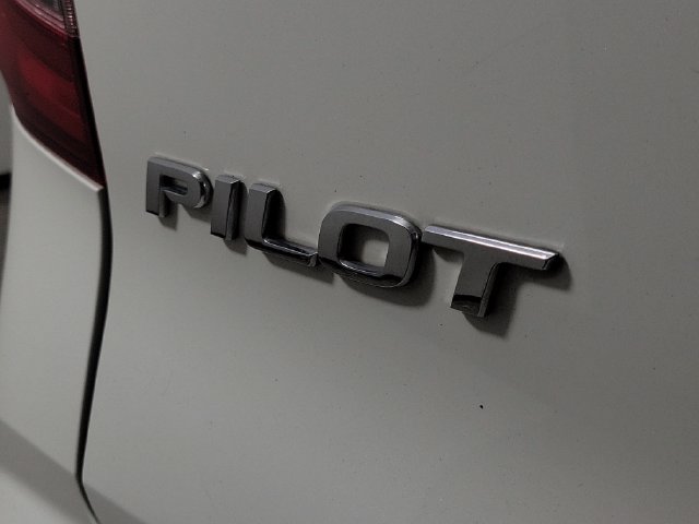 Used 2019 Honda Pilot Touring image 7