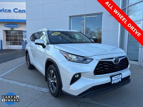Used 2020 Toyota Highlander XLE image 1