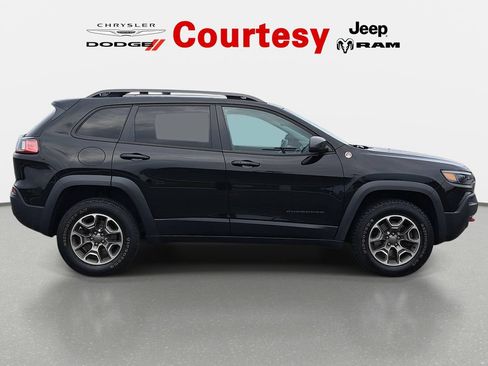 Used 2020 Jeep Cherokee Trailhawk w/ Cold Weather Group AWD/4WD image 3