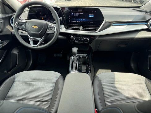 Used 2025 Chevrolet Trax LT w/ Driver Confidence Package FWD image 11
