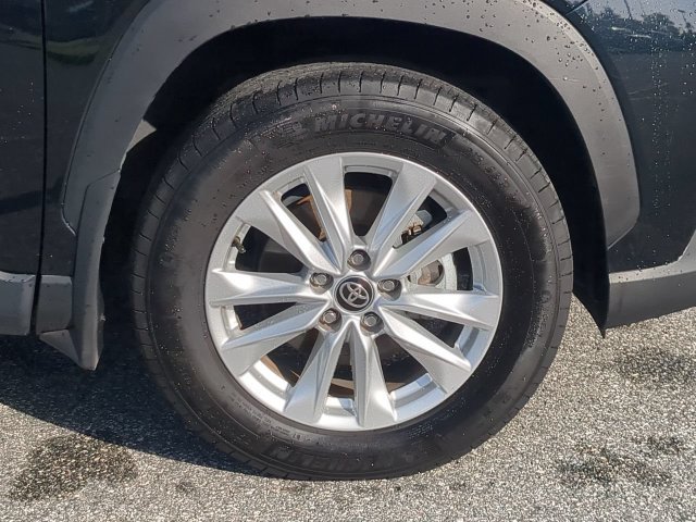 Certified 2025 Toyota Corolla Cross LE FWD image 11