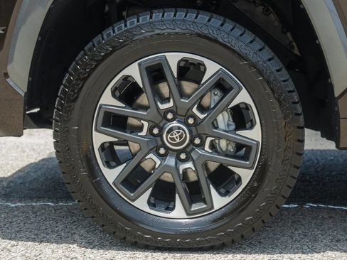 Used 2023 Toyota Tundra Limited AWD/4WD image 19