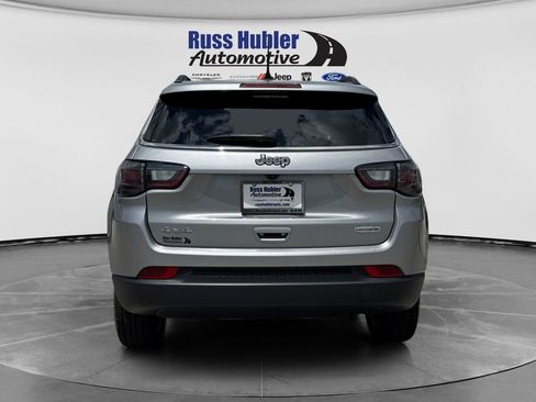Used 2022 Jeep Compass Latitude w/ Sun and Sound Group AWD/4WD image 4