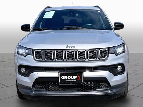 Used 2024 Jeep Compass Latitude AWD/4WD image 4