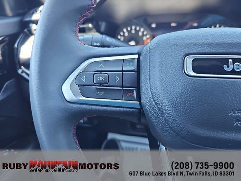 Used 2025 Jeep Compass Trailhawk AWD/4WD image 18