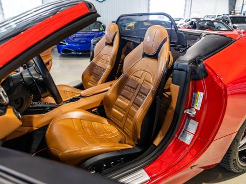 Used 2015 Ferrari California T RWD image 31