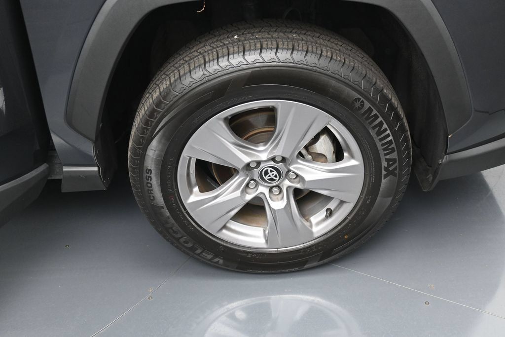 Used 2025 Toyota RAV4 LE AWD/4WD image 34