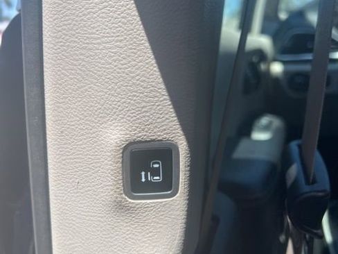 Used 2023 Chrysler Pacifica Limited image 27