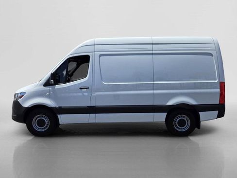 Used 2024 Mercedes-Benz Sprinter 2500 image 2