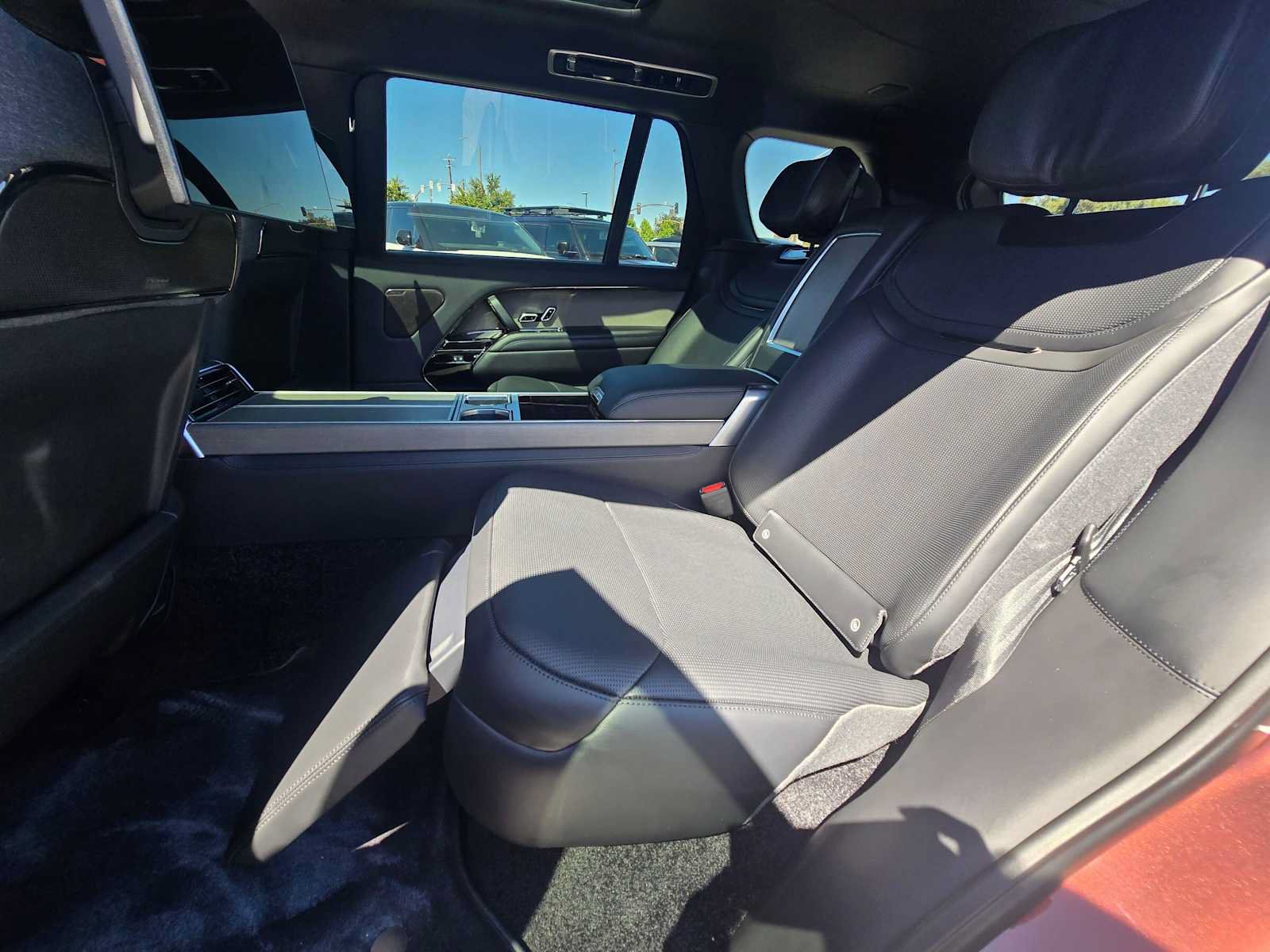 New 2026 Land Rover Range Rover SV AWD/4WD image 18