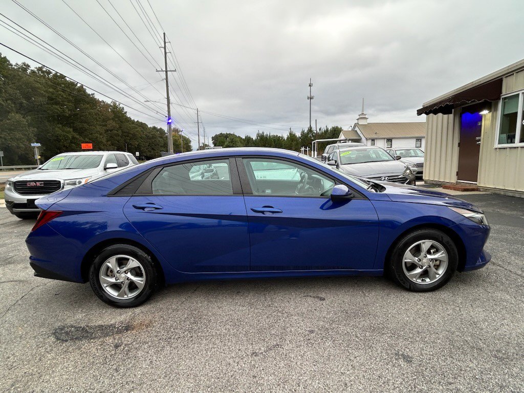 Used 2021 Hyundai Elantra SE FWD image 2