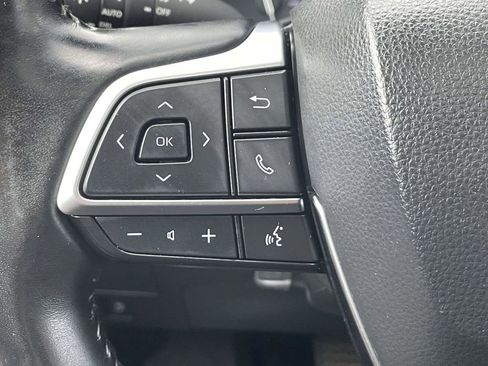 Used 2021 Toyota Highlander XLE AWD/4WD image 29